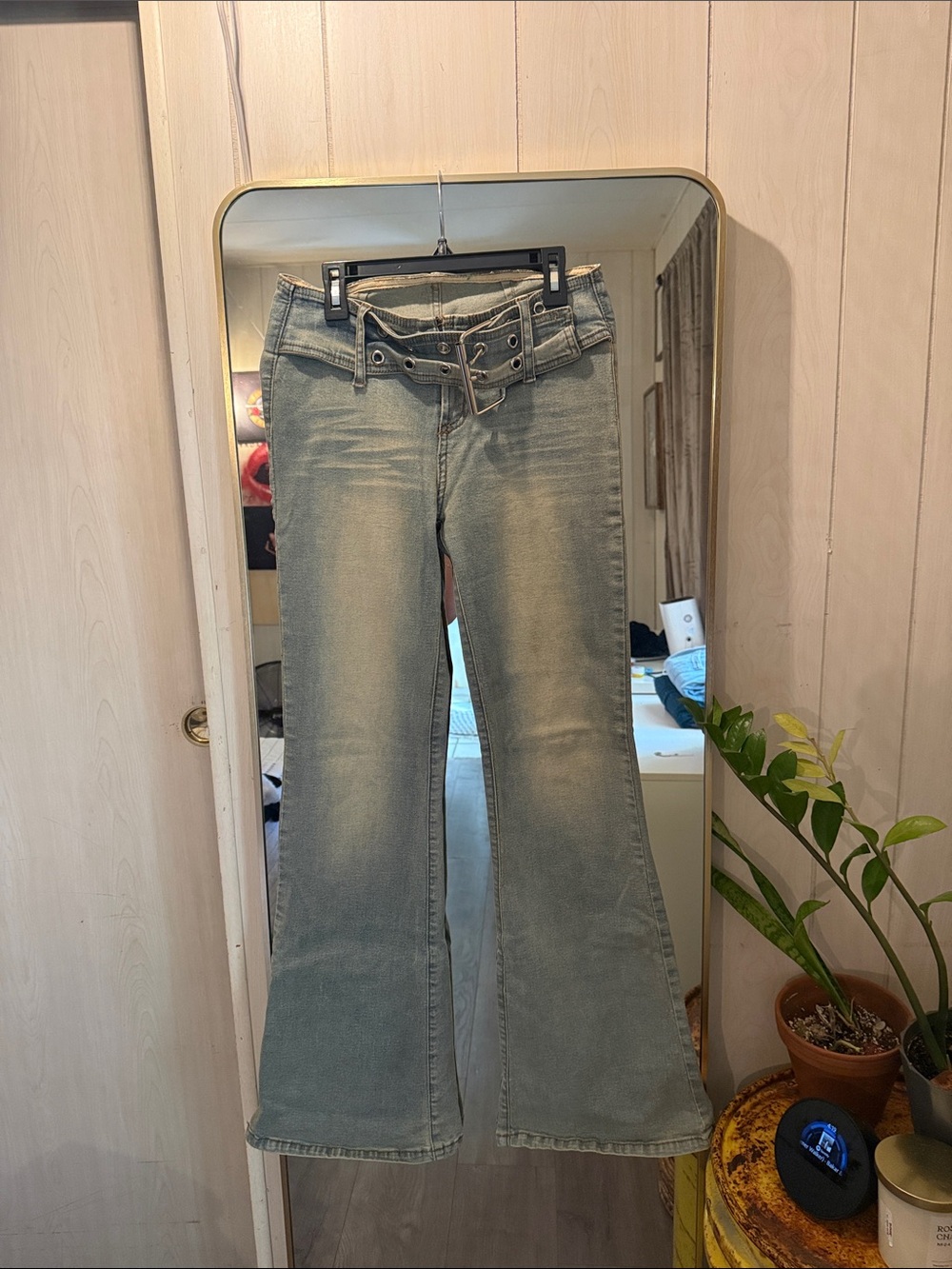 Vintage Y2K Women’s Low-Rise Light Gray Flared Jeans with Belt